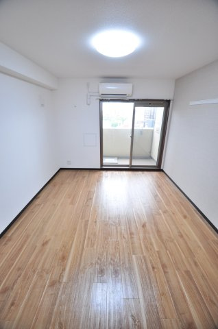 大阪市都島区片町１丁目の賃貸マンションの居間・リビング