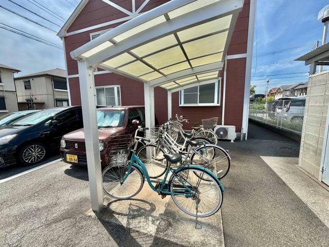 サンローヤルの駐車場
