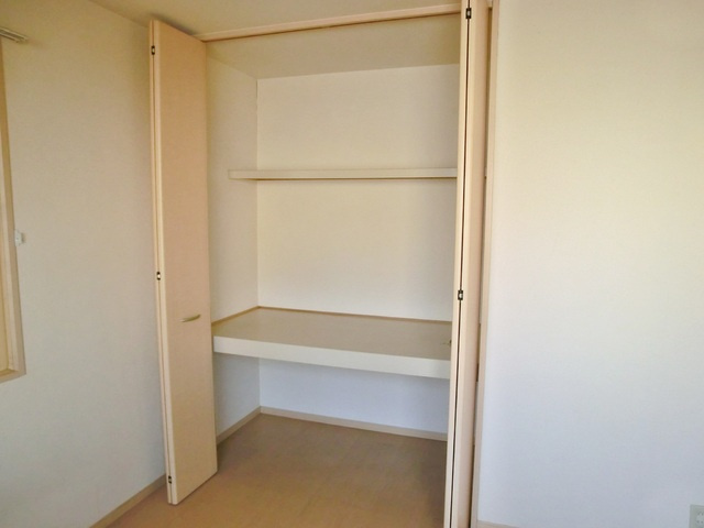 ファミール　Ｂ棟の収納|クローゼットタイプの収納です♪