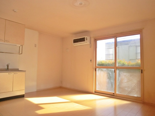 ファミール　Ｂ棟の居間・リビング|広々としたリビング♪陽当り良好♪