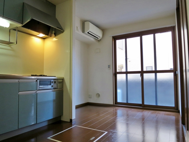 リブェールの居間・リビング|6.5帖のダイニングです♪