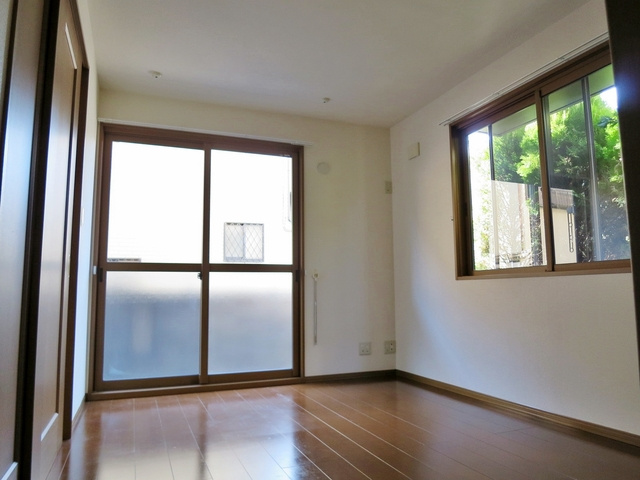 リブェールの寝室|２面採光のお部屋です♪