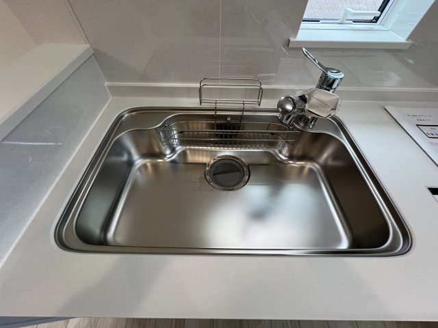 あきる野市上代継　新築戸建全1棟のキッチン|浄水器付きシンク