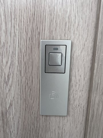 あきる野市上代継　新築戸建全1棟の防犯設備|スマートキーはドアに触れるだけで解錠可能なので、かいもの重い荷物を持っているときでも、簡単に玄関ドアを開けられるので便利です☆
