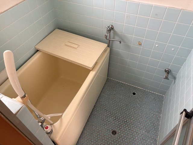 昭島市朝日町４丁目のアパートの浴室