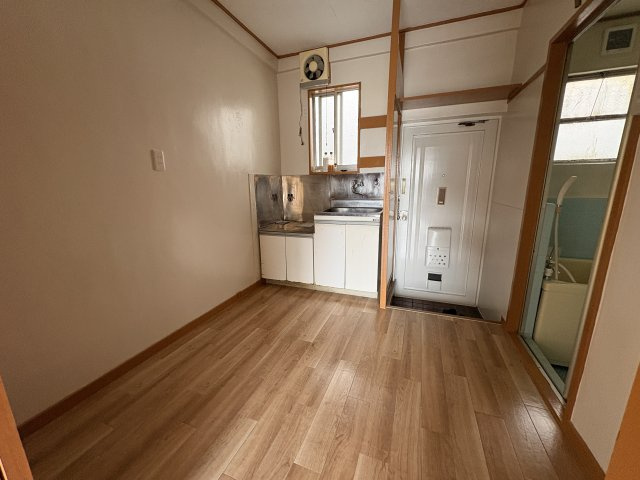 昭島市朝日町４丁目のアパートの居間・リビング