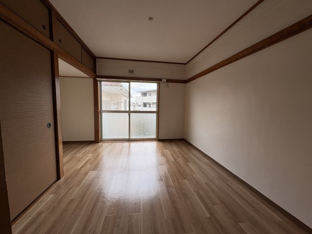 昭島市朝日町４丁目のアパートの洋室