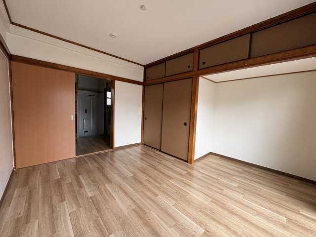 昭島市朝日町４丁目のアパートの洋室