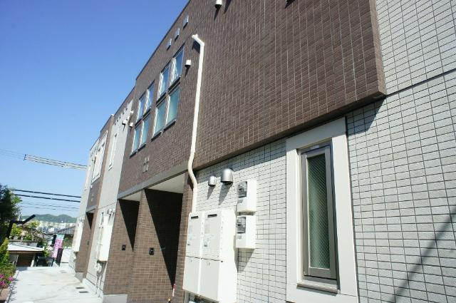 福岡市東区若宮４丁目のアパートの外観