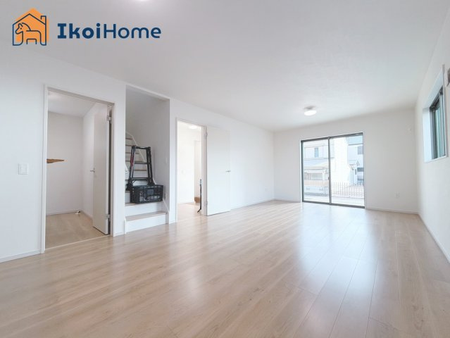 明石市材木町1期　1号棟　新築戸建の居間・リビング|【ホームページに現地動画掲載中】●年中無休：当日予約可●フロア－コーティングなどローンに組込む事も可