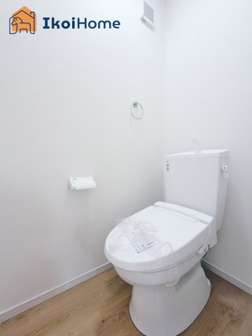 明石市材木町1期　1号棟　新築戸建のトイレ|【ホームページに現地動画掲載中】●年中無休：当日予約可●1階・2階ウォッシュレット付のお手洗い。