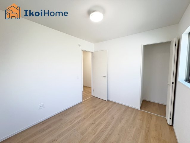 明石市材木町1期　1号棟　新築戸建の内装|【ホームページに現地動画掲載中】●年中無休：当日予約可●アクセントクロスがおしゃれな空間です。