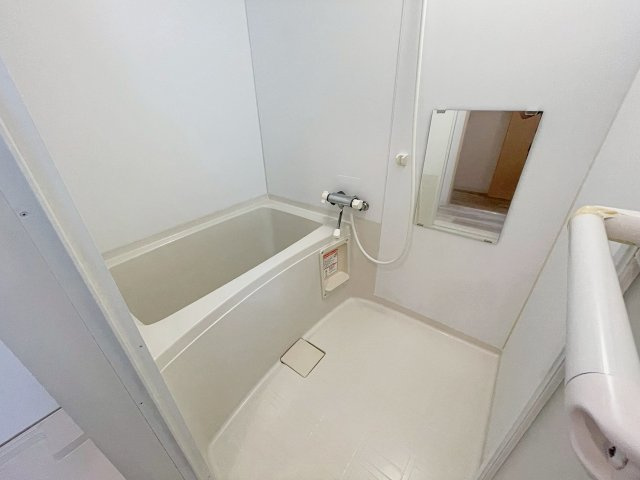 アイファースト清荒神の浴室|※同建物の類似写真となります。落ち着いた空間のお風呂です