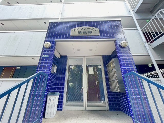 アイファースト清荒神のエントランス|ゆとりのあるエントランスです