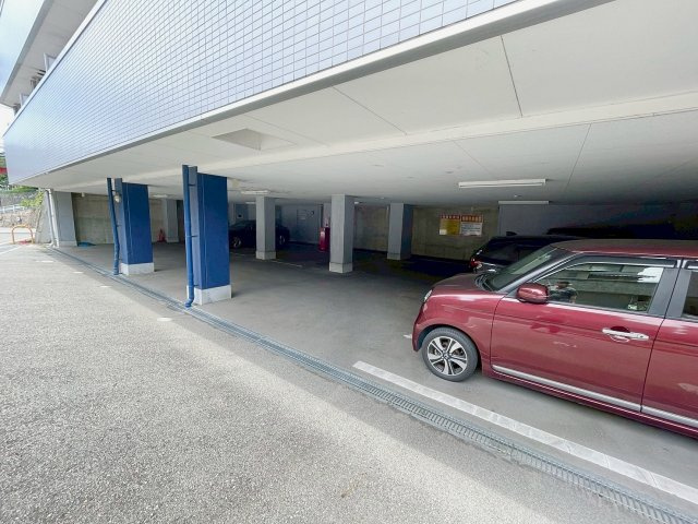 アイファースト清荒神の駐車場|駐車場に車を止められます