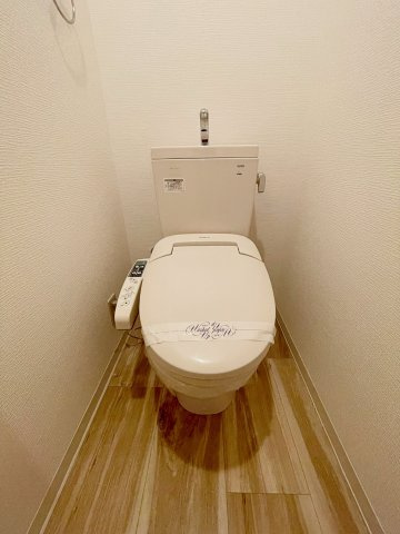 アイファースト清荒神のトイレ|※同建物の類似写真となります。落ち着いたトイレです