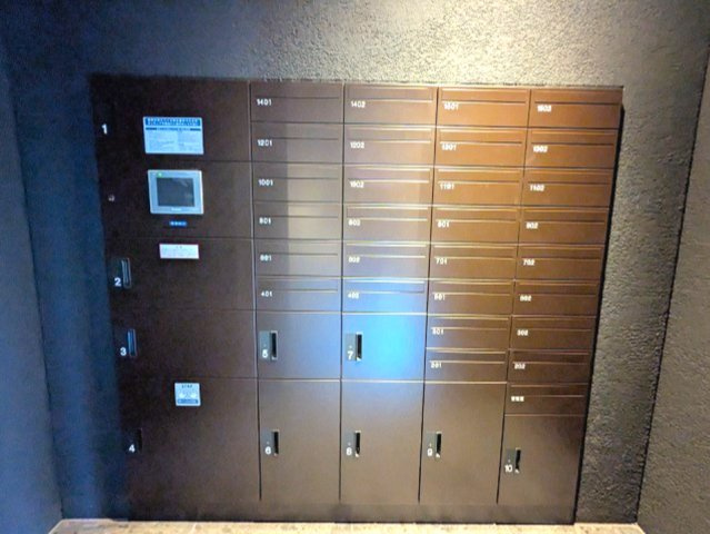 LUMIEC un 入谷のロビー|宅配BOXです
