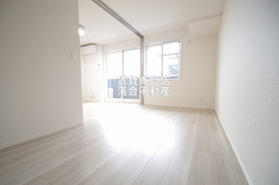 【洋室】 | ドムスクレスト淵野辺 | 明るい洋室