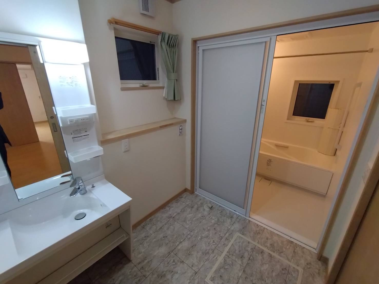 共進町戸建２の独立洗面台