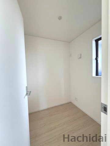 高浜市向山町第6　新築分譲住宅＜2号棟＞の収納|8.0帖洋室収納　