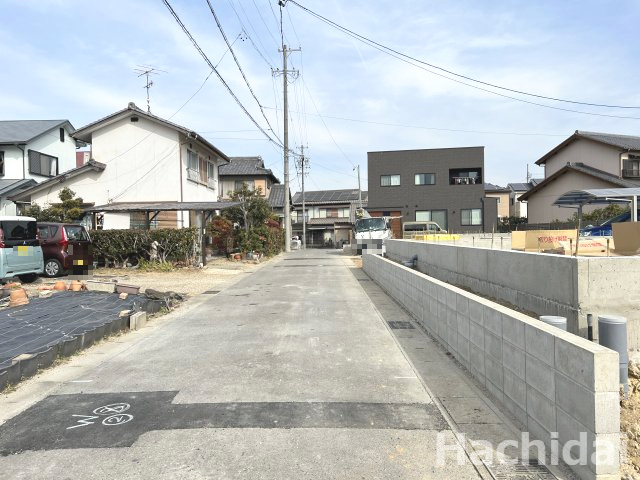 高浜市向山町第6　新築分譲住宅＜2号棟＞の前面道路含む現地写真