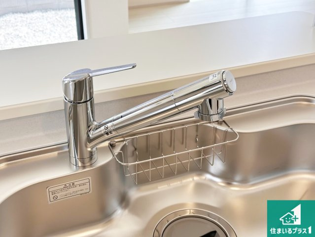 赤穂市南野中　第6期　新築一戸建ての設備|浄水器を内蔵！炊飯時、お茶を作る時に安心してお水を使えます！お湯と冷水、浄水と原水、シャワーの切替えもワンタッチです！