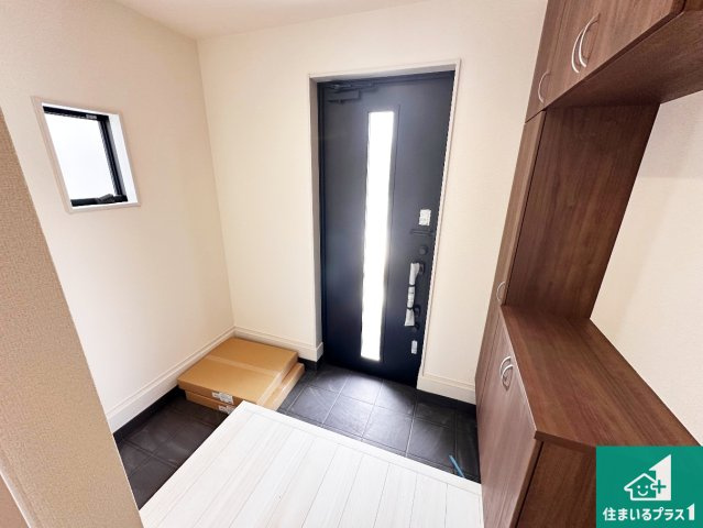 赤穂市南野中　第6期　新築一戸建ての玄関|シューズボックスにはたくさんの靴が収納できるので玄関周りはいつもスッキリ！ご家族が増えても安心！