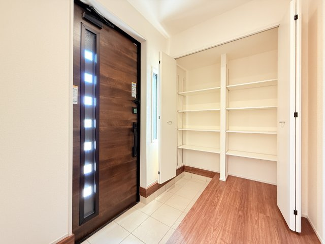 大洗町五反田3期　新築戸建　1号棟の玄関