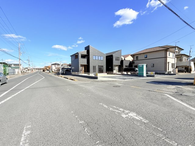大洗町五反田3期　新築戸建　1号棟の前面道路含む現地写真