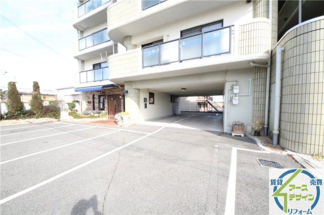 グランドール森友の駐車場