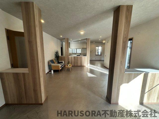 交野市星田西3丁目　2階建の居間・リビング