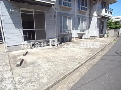 【駐車場】 | コーポメリー | 駐車場があるので、車を買う予定の方も安心です