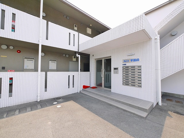 Hale学園前のエントランス|毎日通るエントランスはこのようになっています