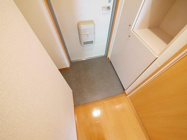 Hale学園前の玄関|収納もある玄関です