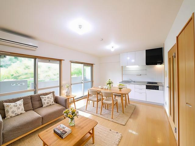 Hale学園前の居間・リビング|CGで家具等を配置したもので家具等は含まれません。