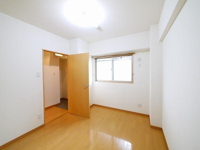 Hale学園前の寝室|広くて明るい寝室