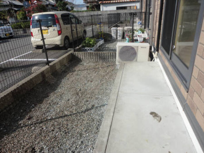 グランドソレーユ B棟の庭|たまにはお庭で休日を過ごしてみるのもよいかもしれません