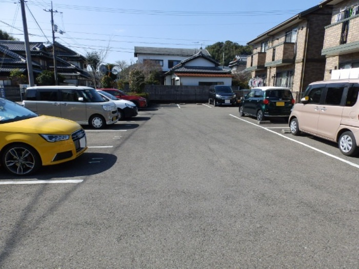 グランドソレーユ B棟の駐車場|駐車場