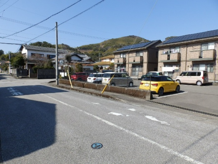 グランドソレーユ B棟のその他|前面道路