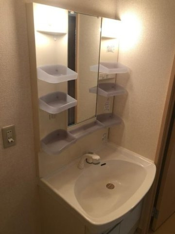 グランドソレーユ B棟の洗面所|洗面所