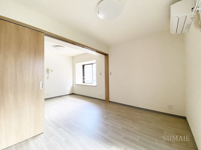 ハウスコットンテールの洋室|6帖の洋室です☆窓側からのアングルです☆