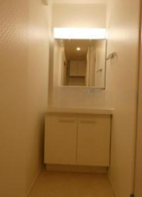 【洗面所】 | シャトー・フォンテーヌ西池袋 | 明るい洗面所です