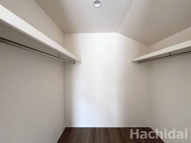 碧南第65尾城町　新築戸建＜1号棟＞の収納|8.0帖洋室ウォークインクローゼット