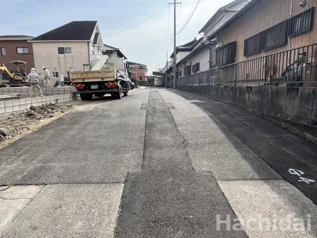 碧南第65尾城町　新築戸建＜1号棟＞の前面道路含む現地写真