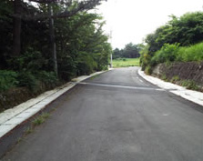 伊豆の国市　小松ケ原別荘地の前面道路含む現地写真