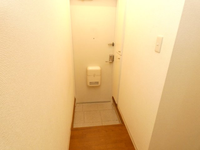 ハイツサニーヒル東棟の玄関