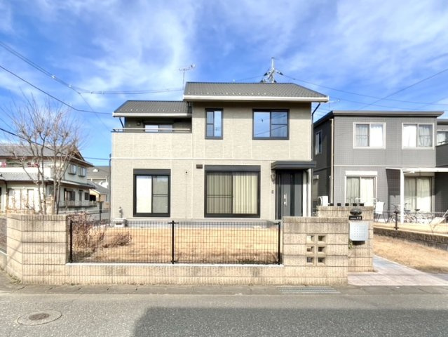 【中古戸建】伊勢崎市安堀町の外観|■外観｜土日のご見学はもちろん、平日・夜間のご案内も大歓迎です♪「今から見たい」や「仕事終わりに見たい」にもご対応できますのでお気軽にお問い合わせください♪