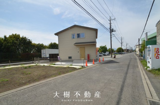 【前面道路含む現地写真】