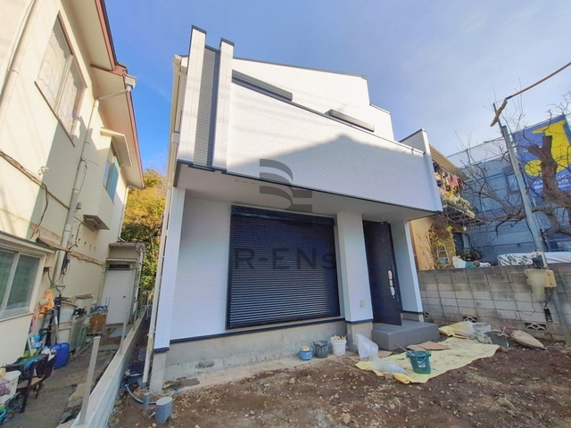 【外観】 | 練馬区関町北３丁目　新築戸建て | シンプルで洗練されたデザインが街並みに自然に溶け込む外観