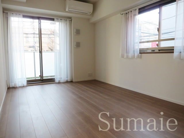 パークアクシス駒込ＨＩＬＬＴＯＰの居間・リビング|☆二面採光でフローリングのキレイな洋室です☆